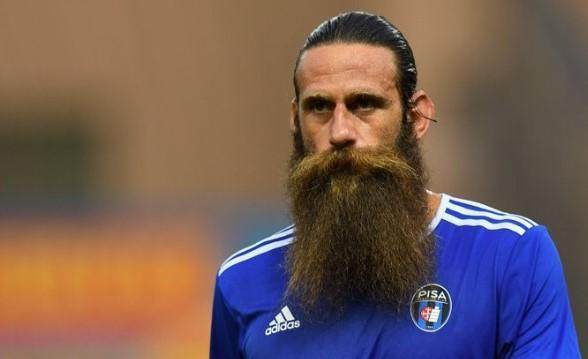 假托蒂骗了真粉丝！意大利“美髯公”遭整蛊