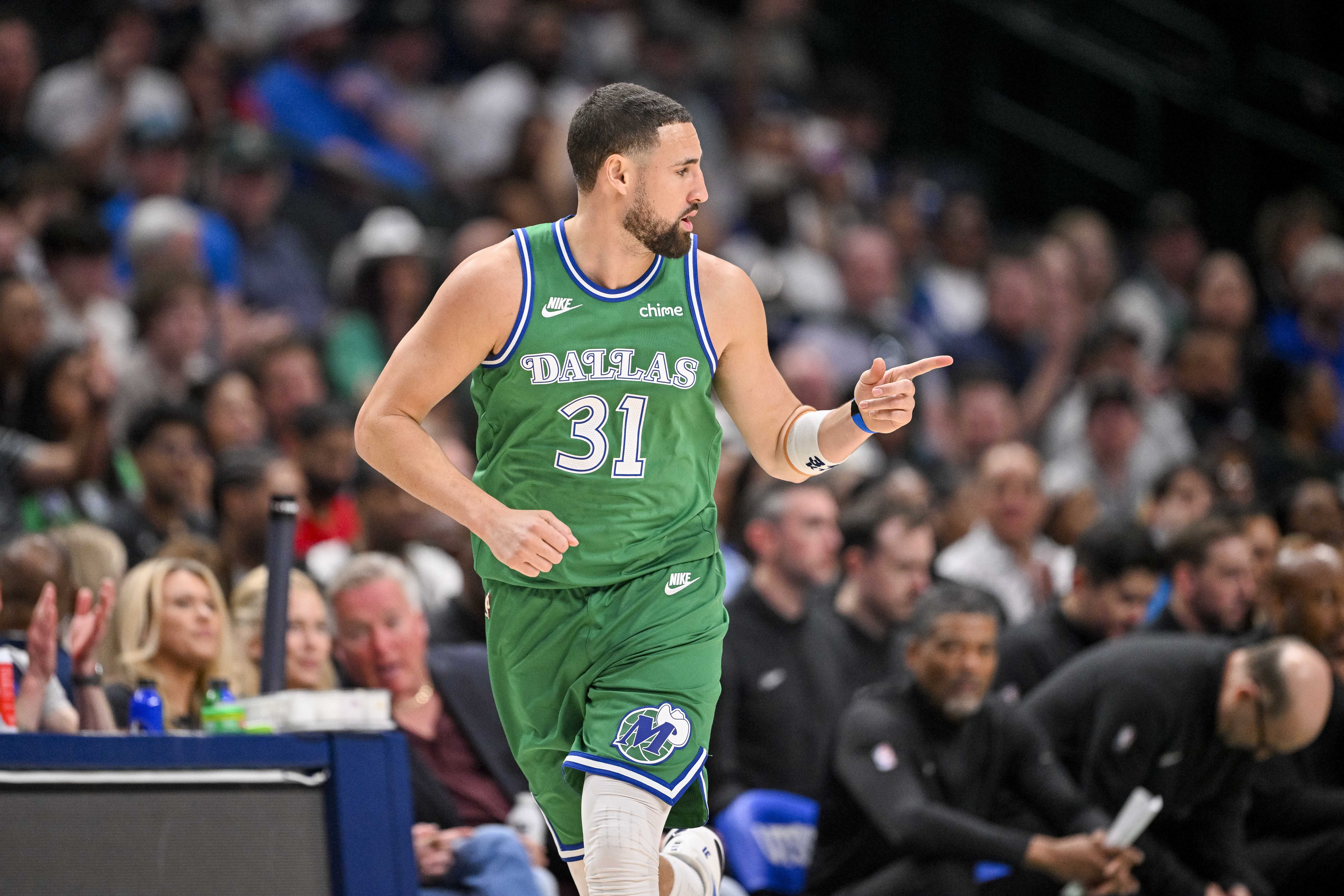 华体会平台链接-开场就有发挥！克莱首节5中3&amp;三分4中2 独得8分助队追分